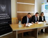 Ilustracja do artykułu: Umowa na rewitalizację świetlicy wiejskiej podpisana